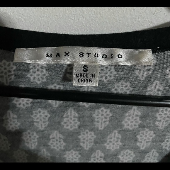 Max Studio Women’s Top size Small. - Picture 4 of 4